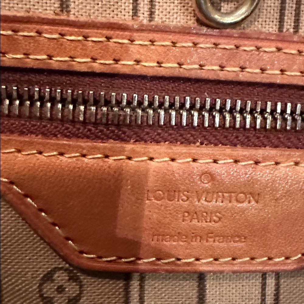 Louis Vuitton Brown Monogram Handbag - Picture 5 of 6